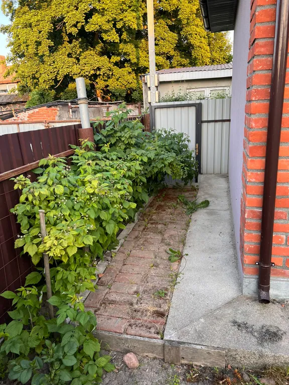 Домик рядом с морем