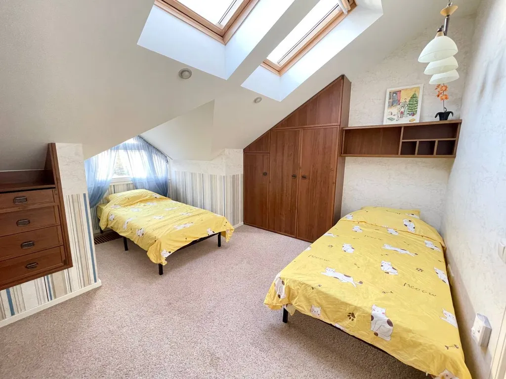 Котедж в классическом стиле с бассейном, сауной, бильярдом