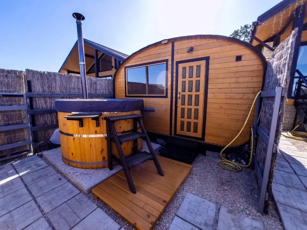 Дом с бассейном