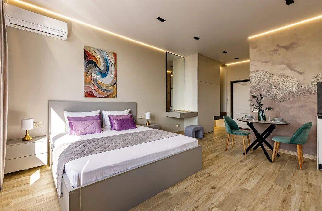 VIP-студия с роскошной ванной у панорамного окна