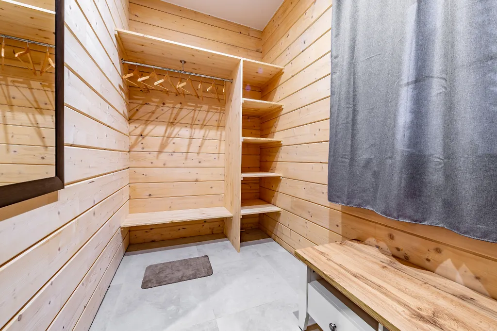 Загородный домик в сосновом лесу