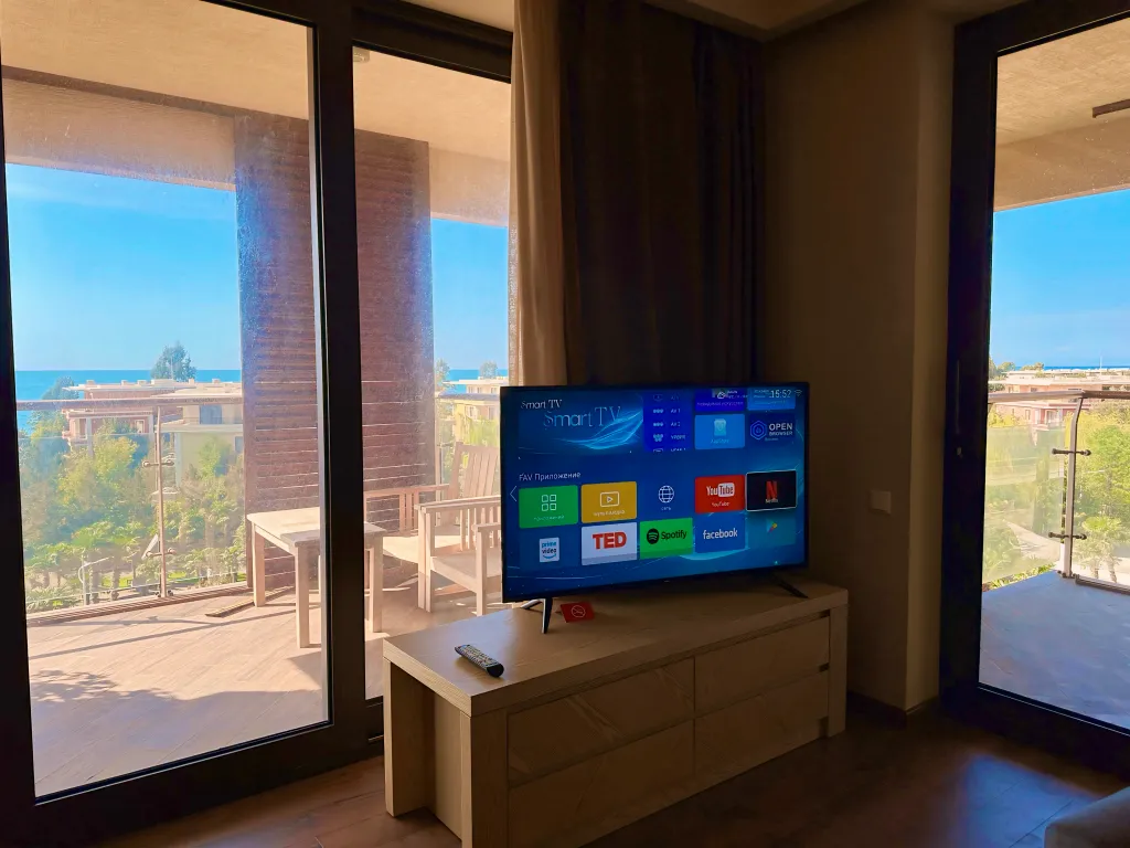 2-комнатный люкс с большой террасой | Вид на море и бассейн