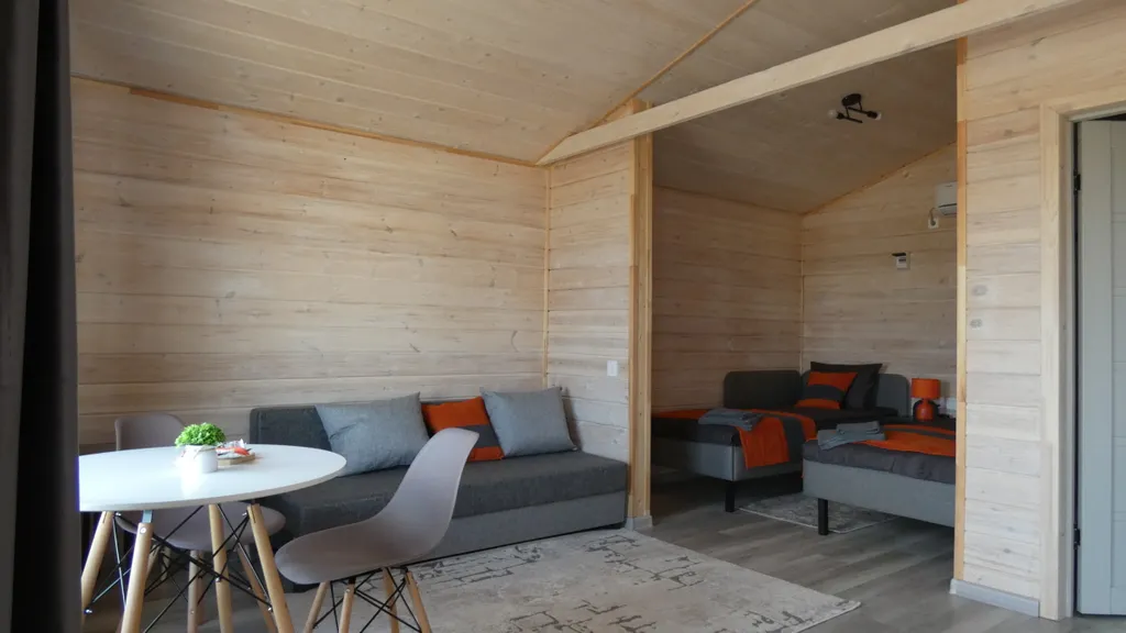 Уютный четырёхместный Домик с отдельными кроватями