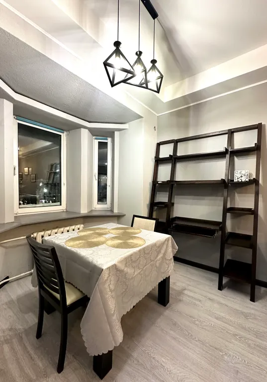 Двухкомнатная студия. Идеальная локация. Парковка во дворе.