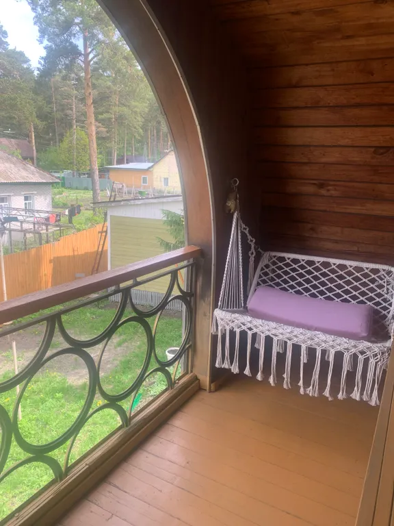 Живописный дом на природе недалеко от города