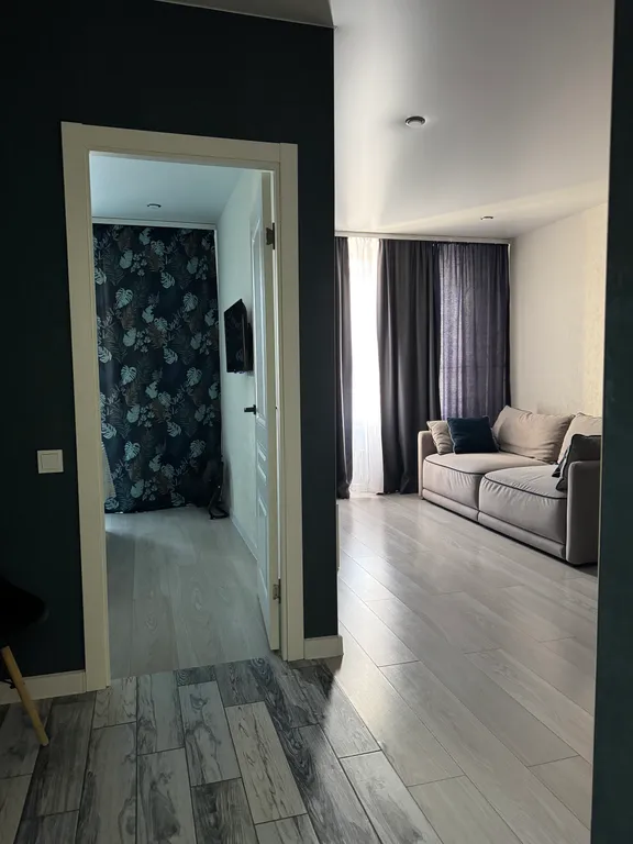 Уютная новая квартира с большой кроватью