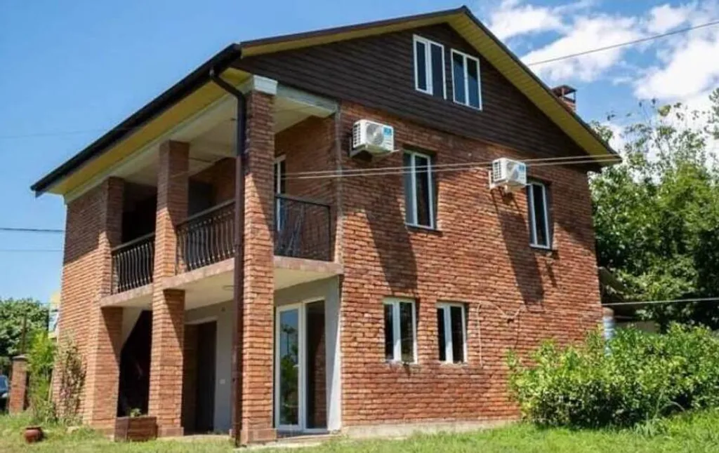 Коттедж Просторный дом у моря — аренда посуточно в Гудаута