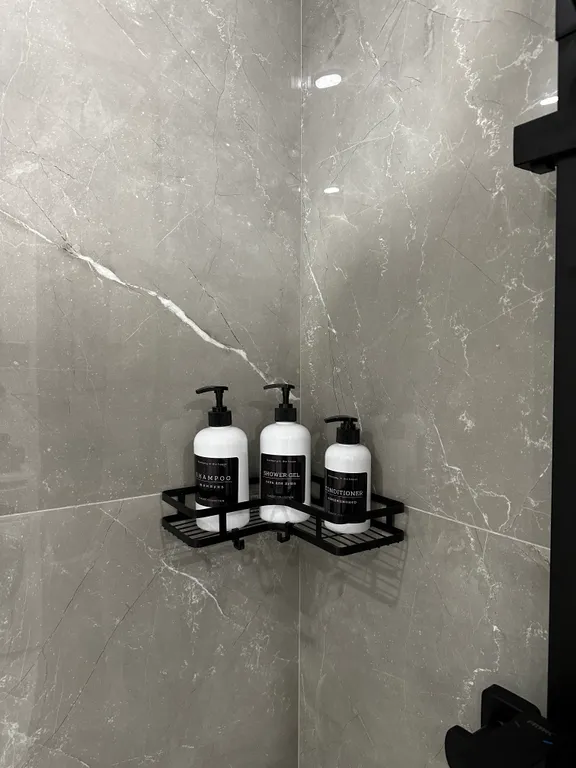 Дом на холме у леса