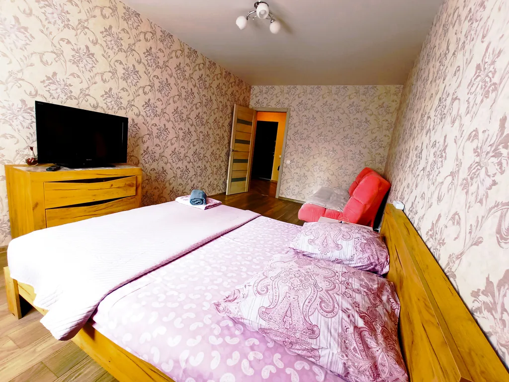 Квартира Квартира 2км от набереж,стол для работы,диван на кухне,для некурящих — Самара