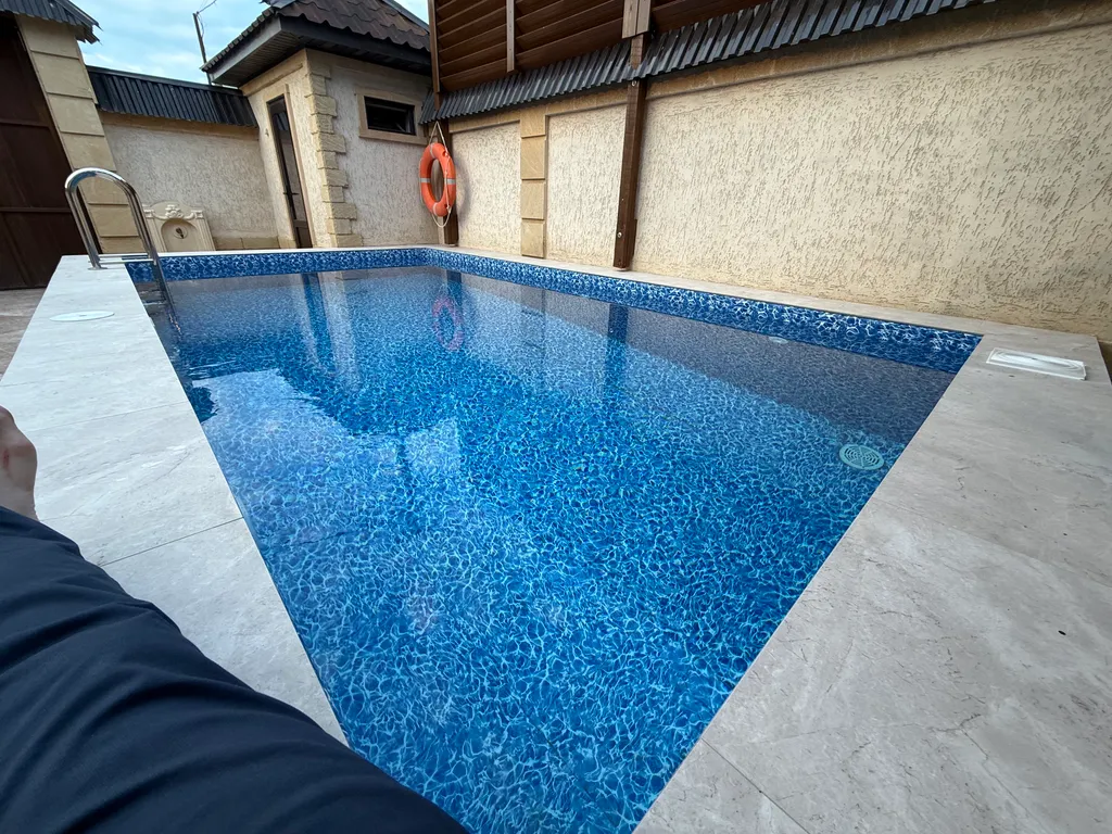 Коттедж дом с бассейном у берега Каспийского моря