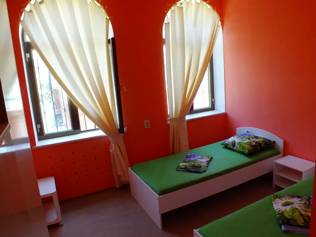 Трёхместный номер на втором этаже