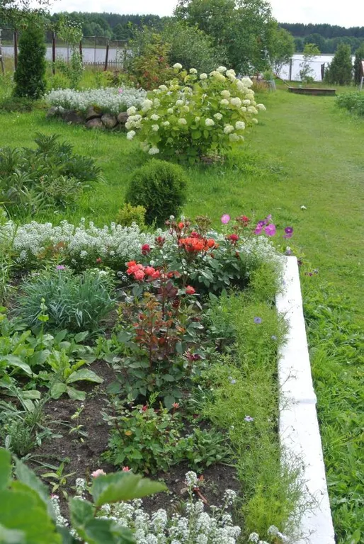 Домик у озера