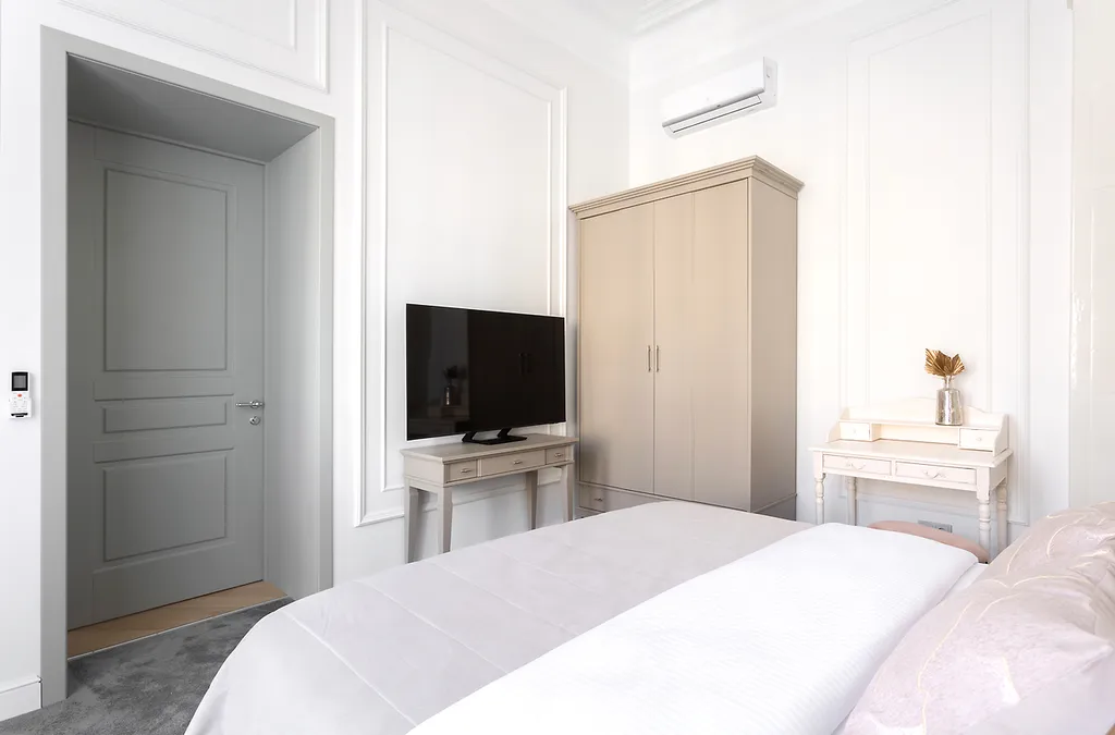 Апapтаменты с новым дизайнeрcким рeмонтом, пaнopамным видом на Невcкий