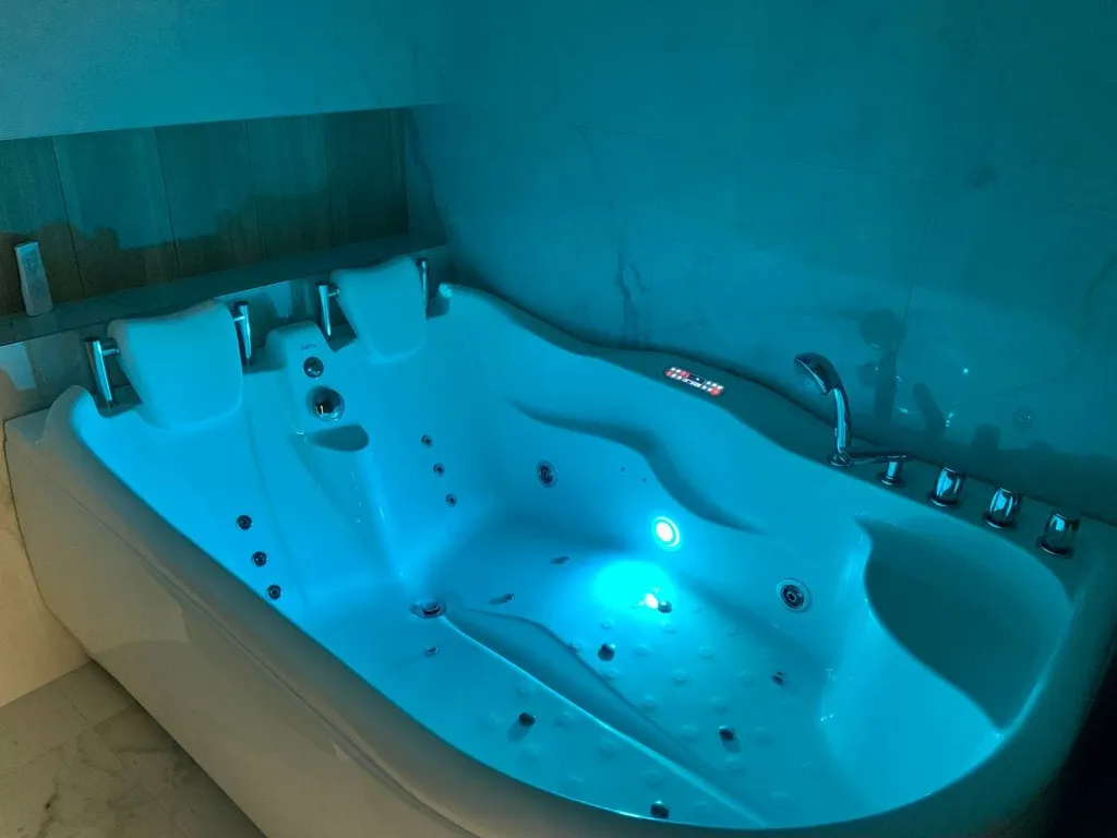 "В Гости!" на Запорожской 69  (1к студия с Джакузи)