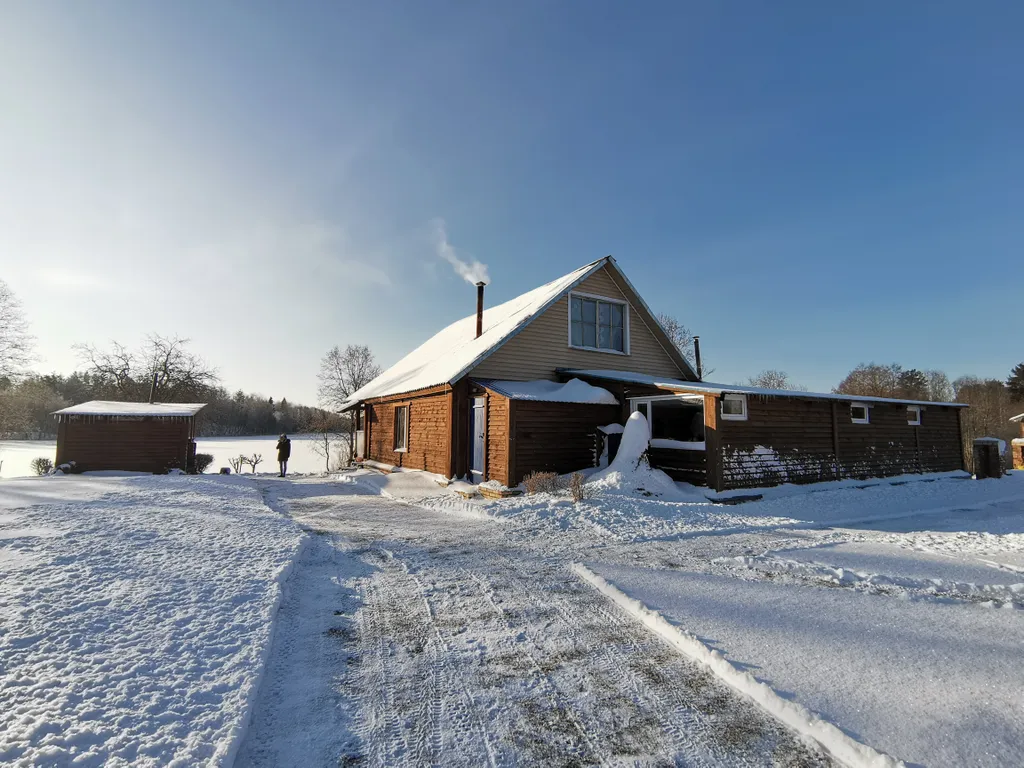 Дом с баней на берегу озера