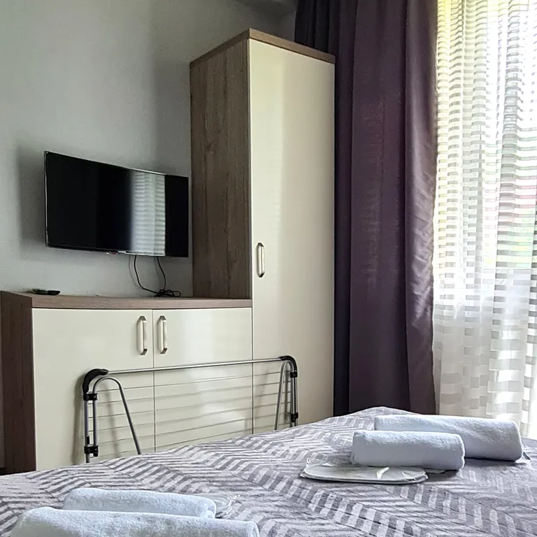 Студия у моря с балконом и видом на горы