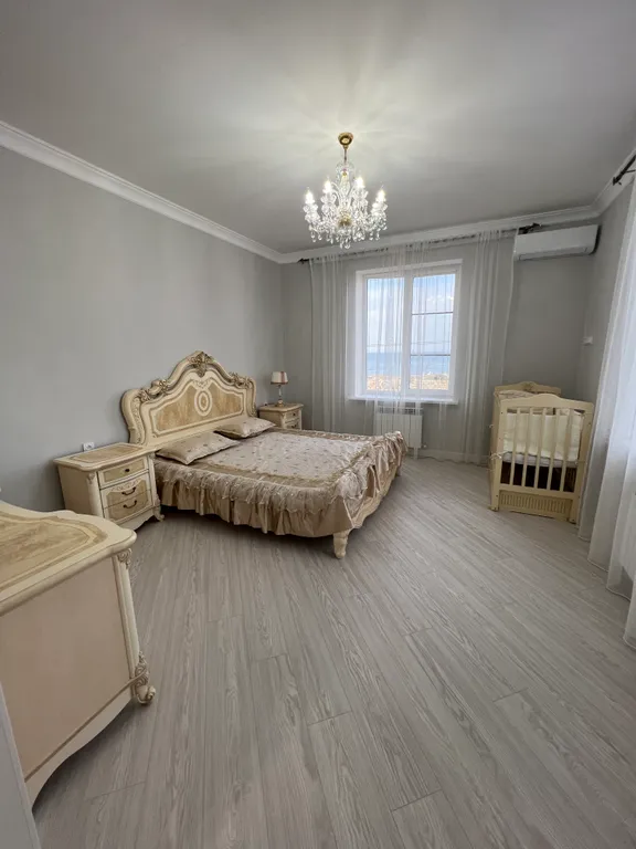 У берега моря новая уютная дача