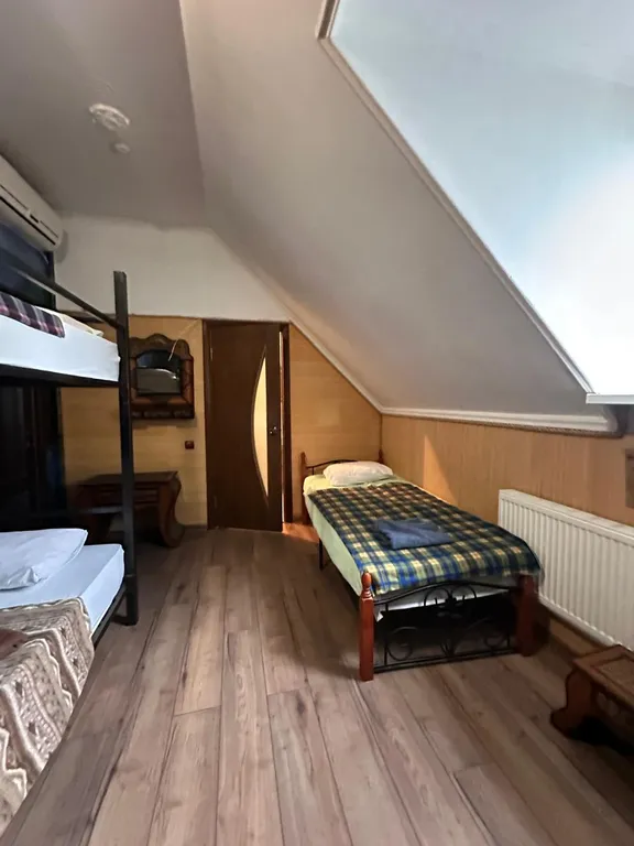 Большой дом с баней, бассейном, мангалом и парковкой