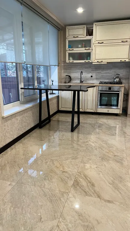 Частный дом за городом с видом на трассу и гору