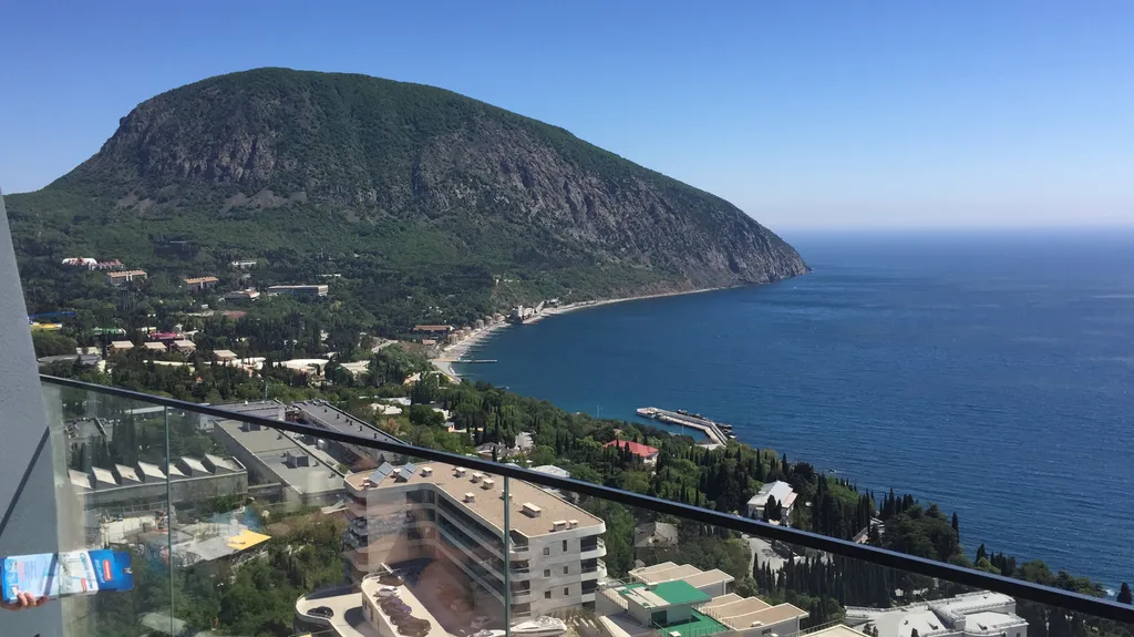 Апартамент в элитном ЖК с прямым панорамным видом на море и бассейном