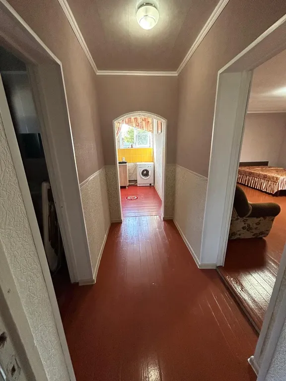 Уютный просторный дом с верандой в тихом месте