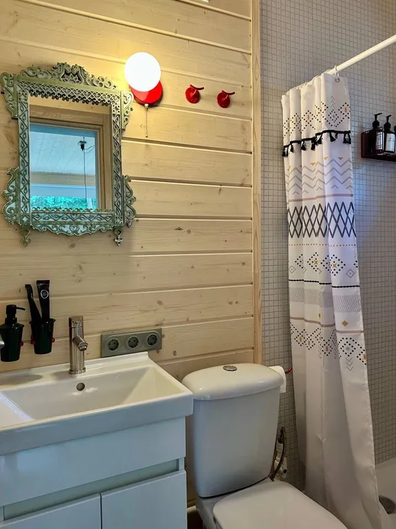 Домик в лесу в глэмпинге Сметана