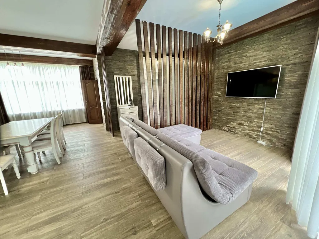 Дом в Гаспре с бассейном и беседкой