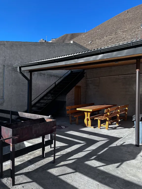 Красивый дом с видом на горы и реку