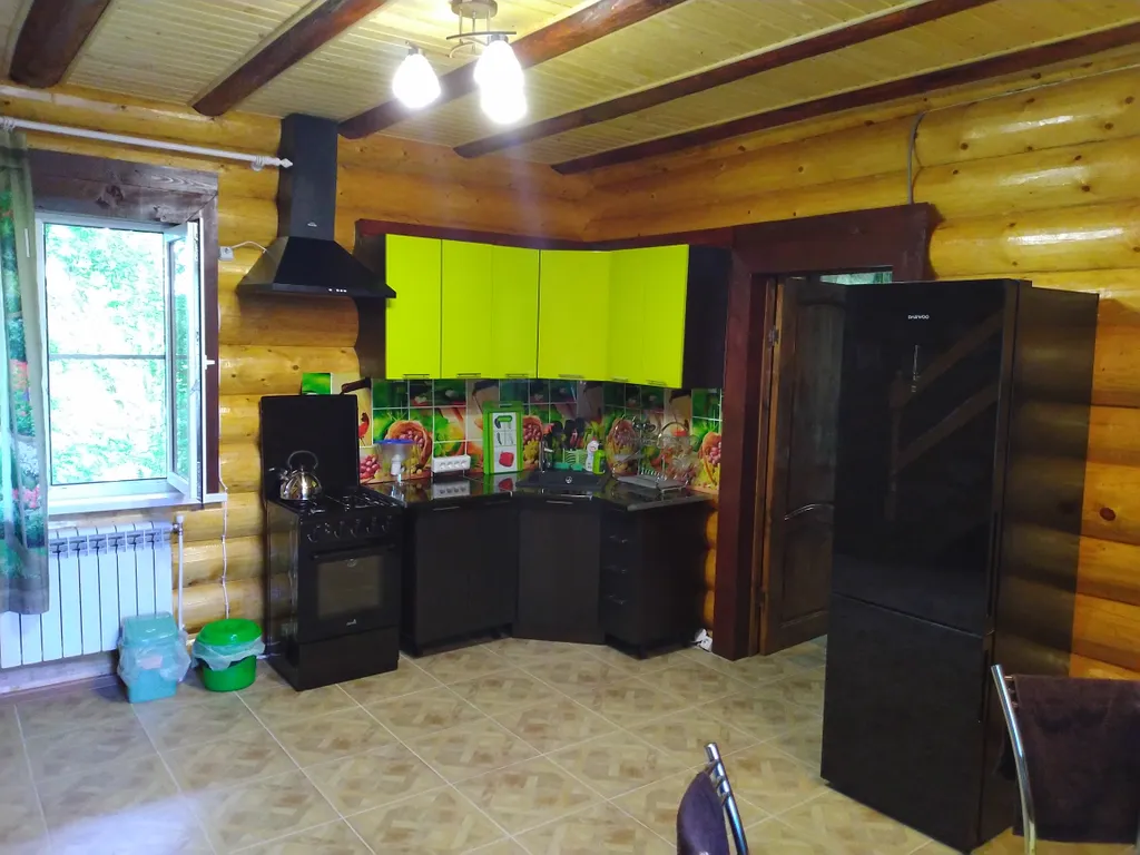 Бревенчатый дом 2 в лесу с бассейном