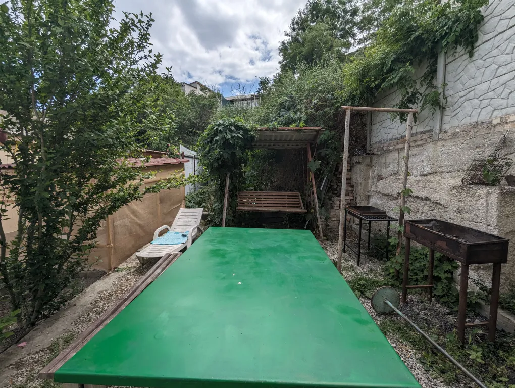 Дом двухэтажный в центре