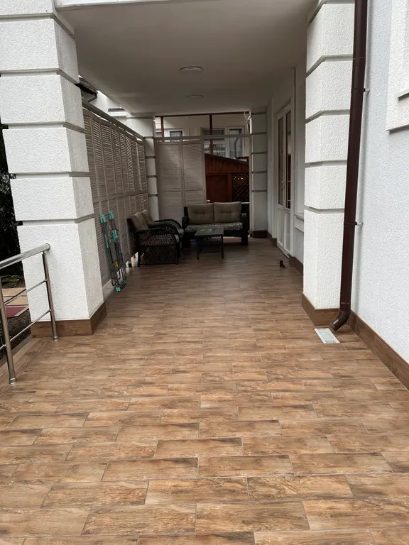 Уютный 2-х этажный дом в центре города, 650 м от моря