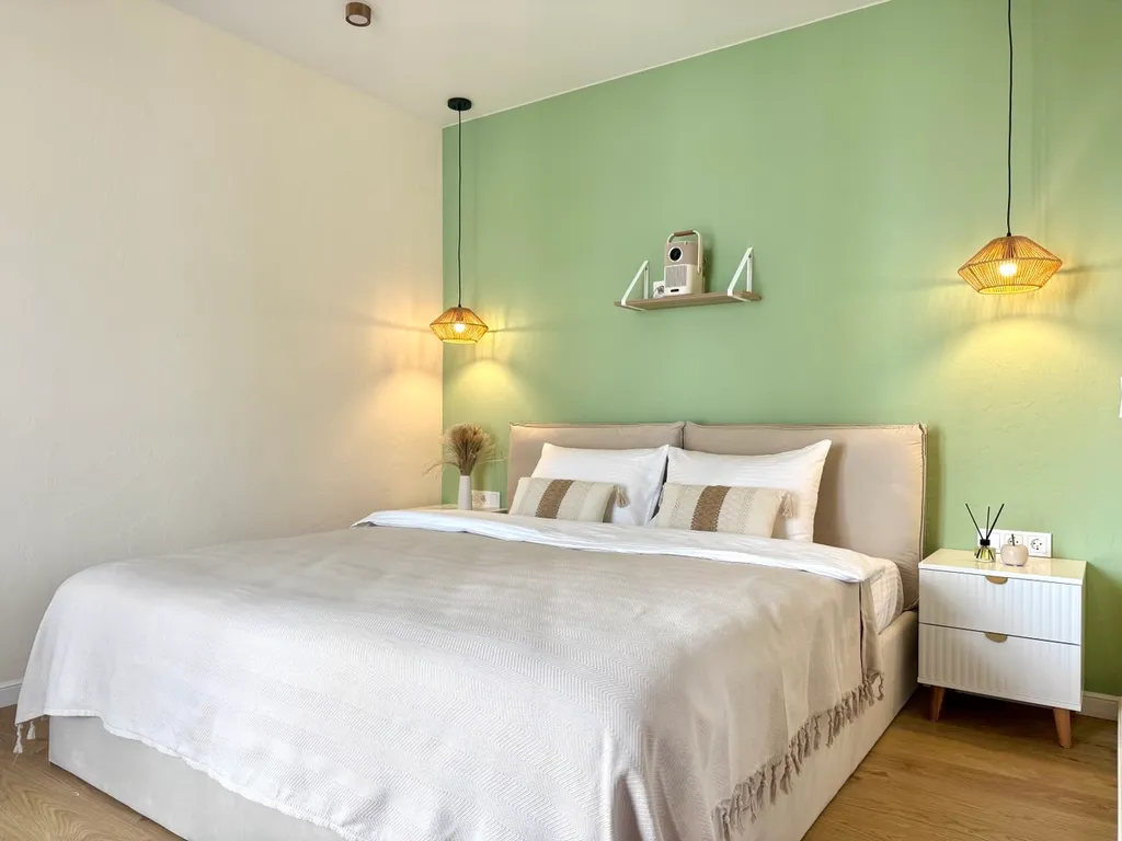 Студия бохо у набережной, с сауной, массажным креслом, проектором