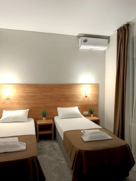 Трехместный номер с выходом во двор