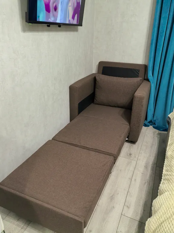 Студия с видом на город