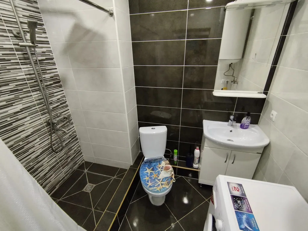 Студия на берегу моря, первая линия