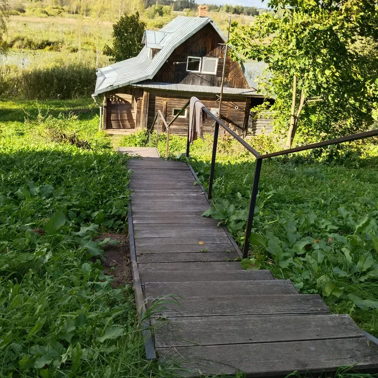 Деревенский дом с видом на озеро