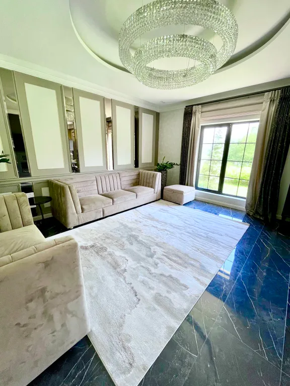 Стильный дом с открытым бассейном и сауной