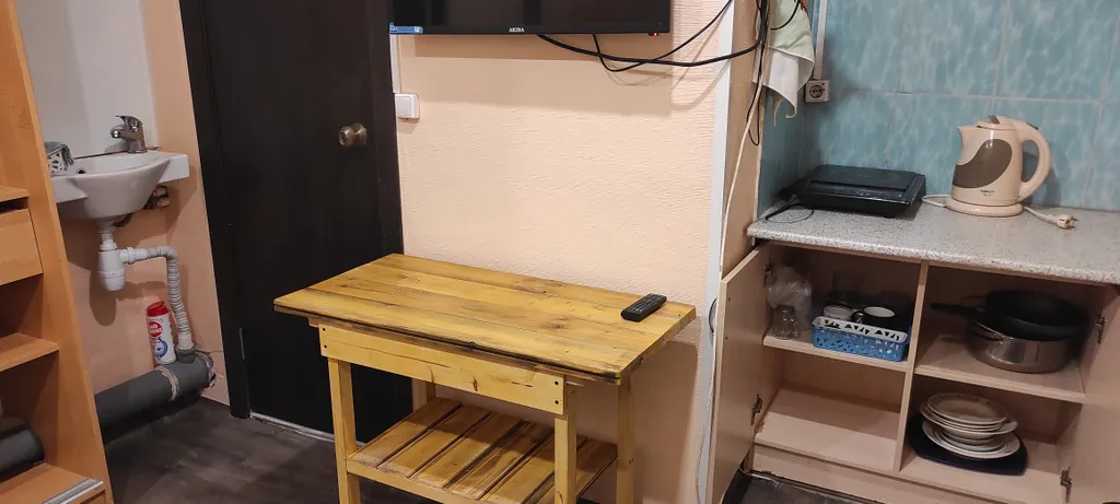 Студия с санузлом и зоной кухни