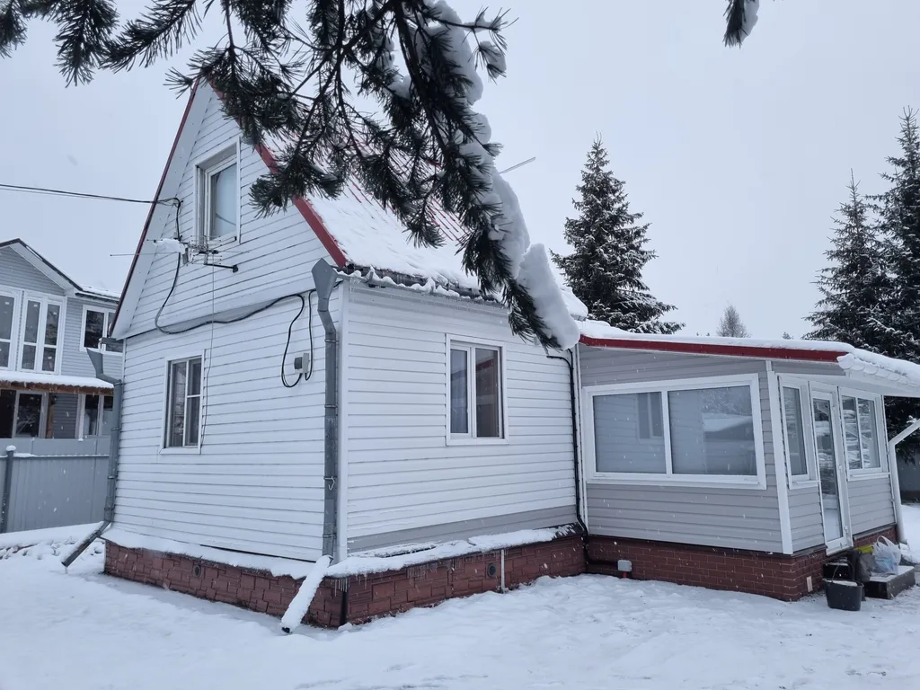 Коттедж Уютный загородный дом с большой гостиной — Стеклянный