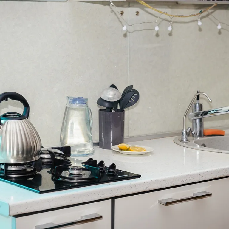 Домик прямо на берегу озера Тосканка