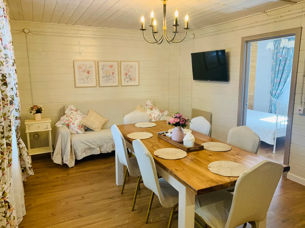 Домик у леса с камином