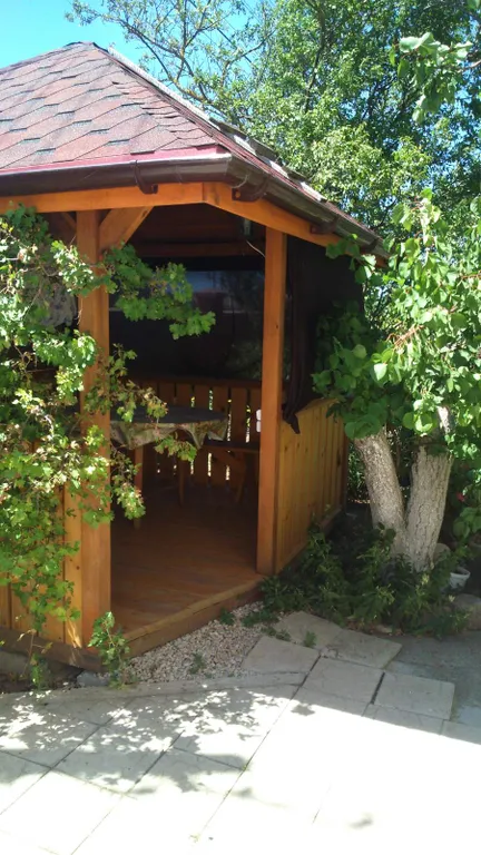 Уютная дача в черте города для отдыха