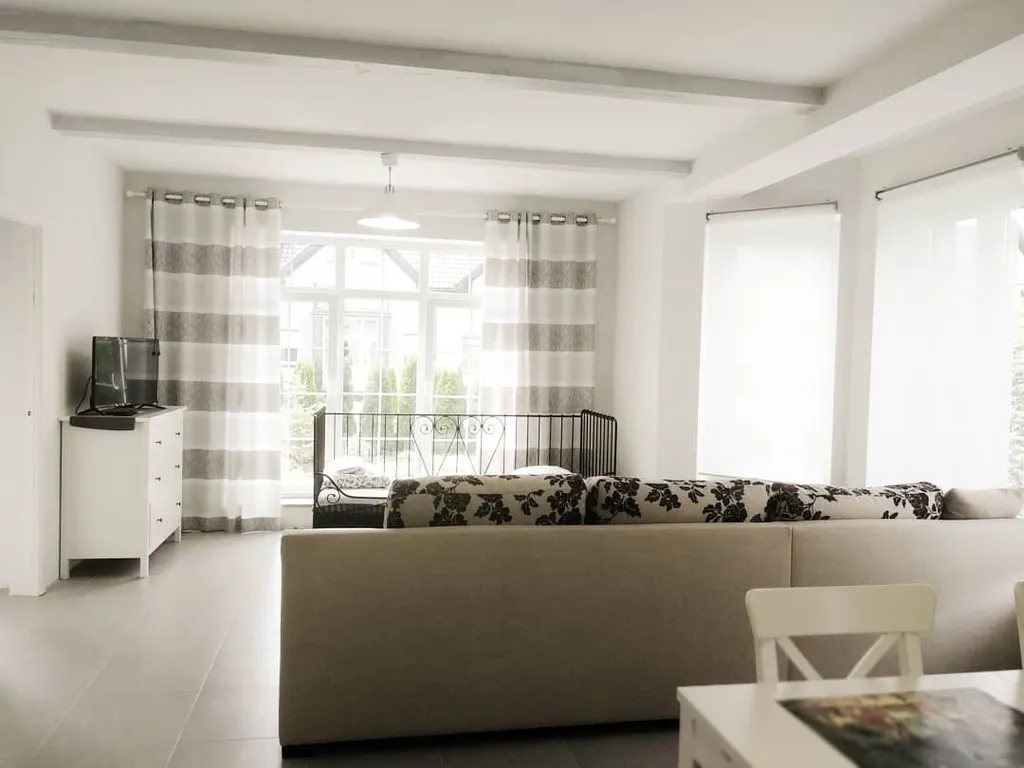 Квартира Квартира Апартамент на первом этаже коттеджа с отдельным входом и видом на сад — Зеленоградск