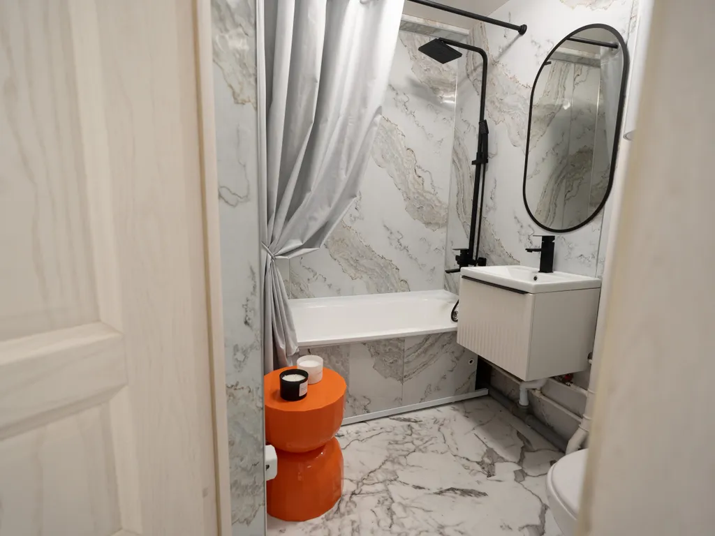 Дизайнерская квартира с видом на горы в центре Домбая