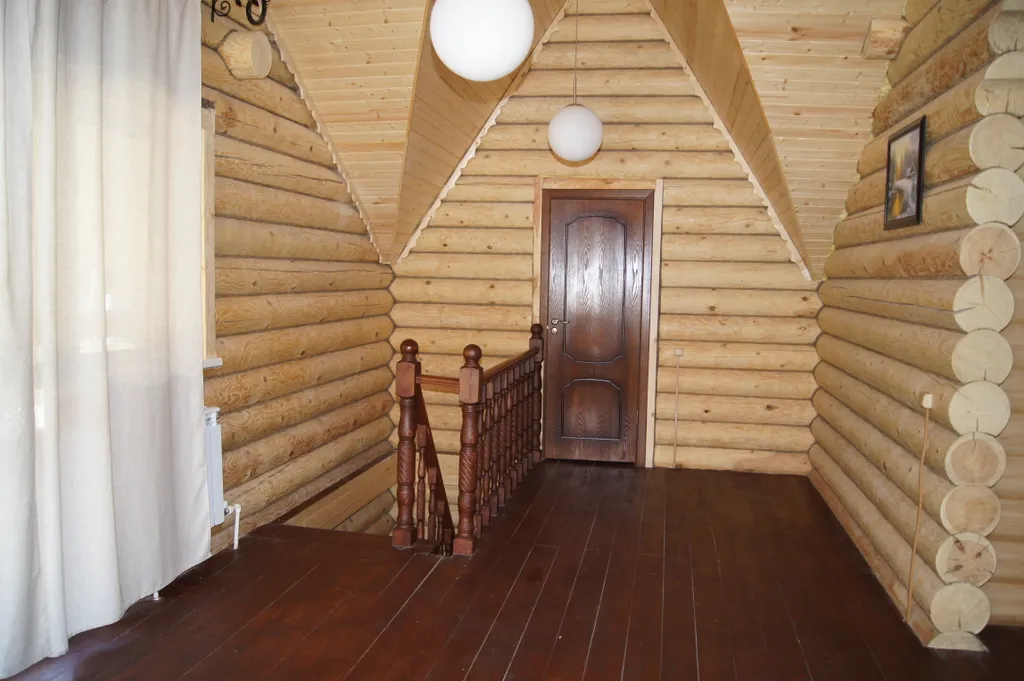 Большой коттедж в сосновом бору на берегу озера