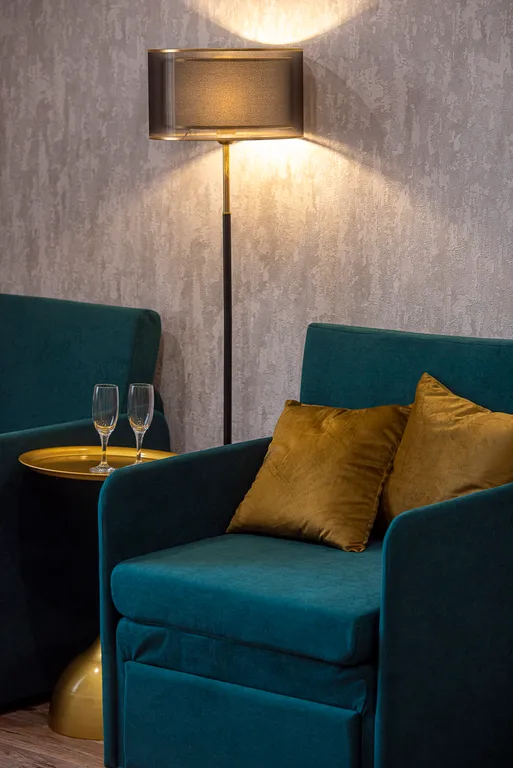 Центрее не бывает! Сразу за памятником ленина в стиле есенинская русь