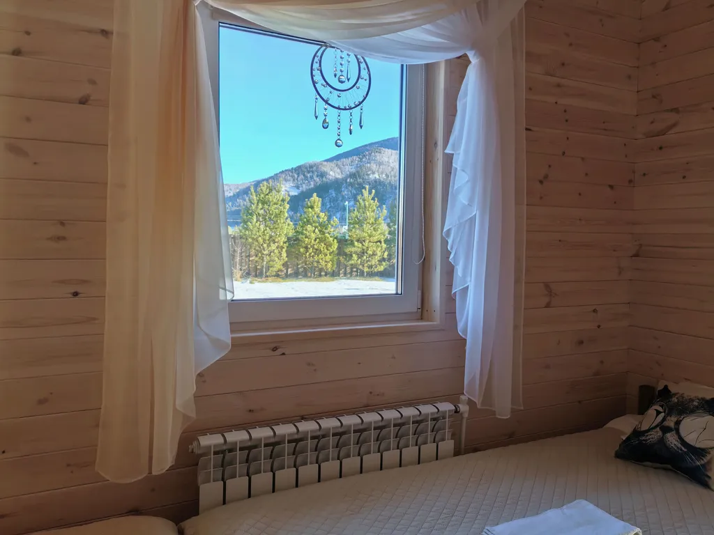 Уютный дом у озера Манжерок