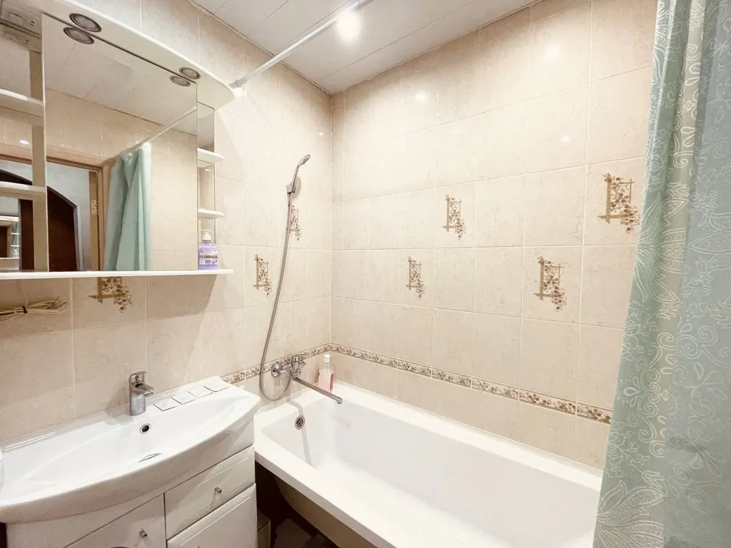 Апартаменты комфорт в центре с дополнительным диваном рядом с ОКБ