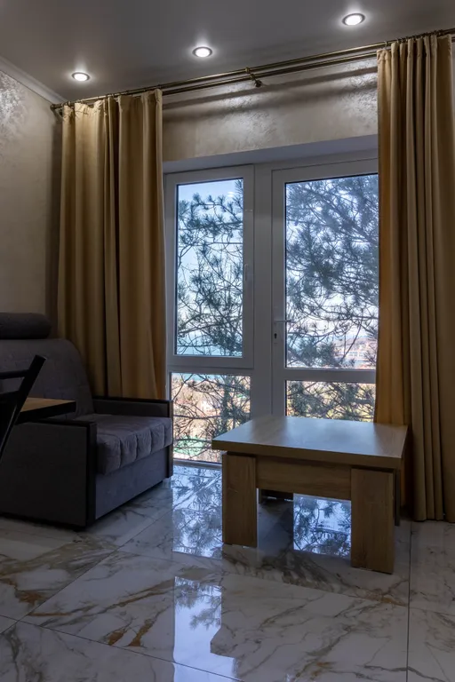 Двухкомнатная апартаменты   с теплым бассейном  у моря.