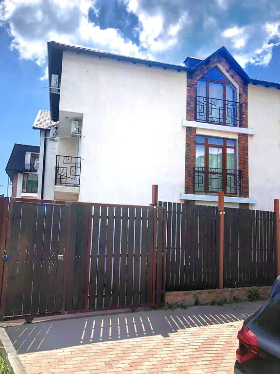 Коттедж Таунхаус на Садовой центр города — аренда посуточно в Геленджик